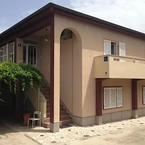 Summer Gostinjska kuća